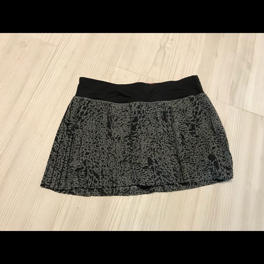 Lululemon pace setter spotted skirt